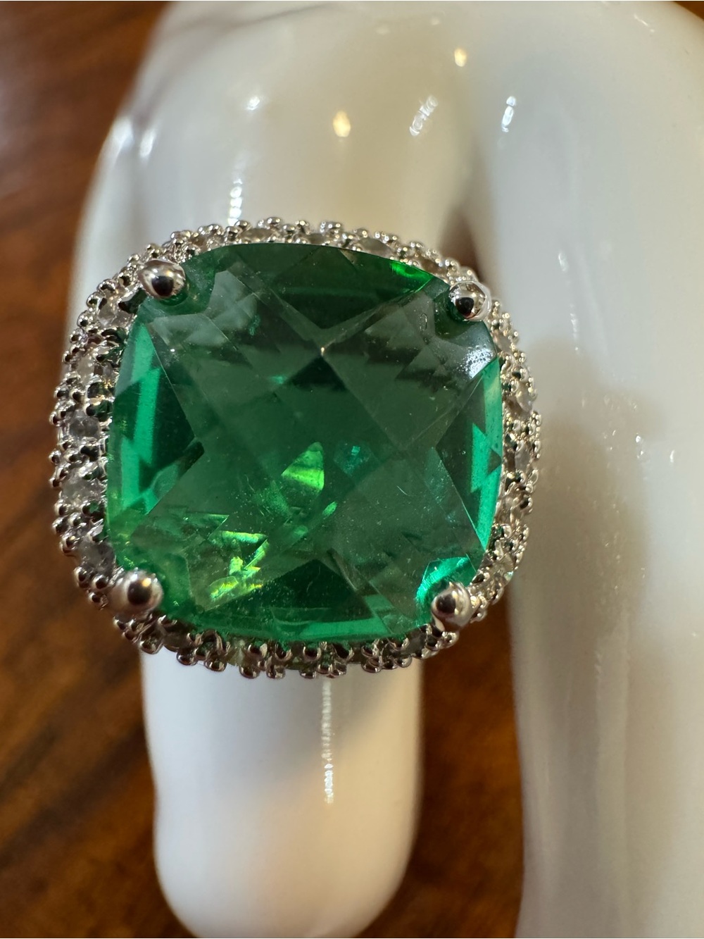 Green and clear glass stone ring in silver tone. Size 6 3/4. EUC. - Picture 3 of 7